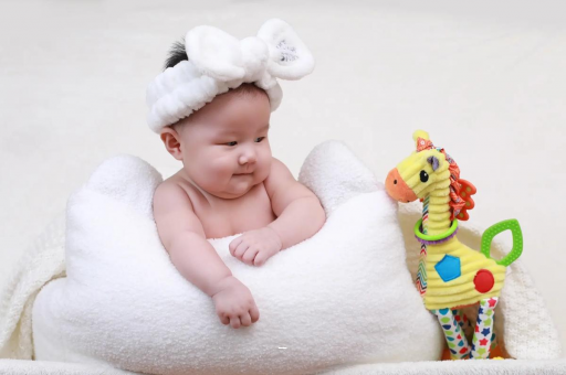 代怀包生男孩机构宝宝几个月翻身